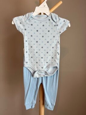 ⭐️⭐️ PICK 5 / $20 Light Blue Baby Onesie & Pants Set with Star Print 3-6M
